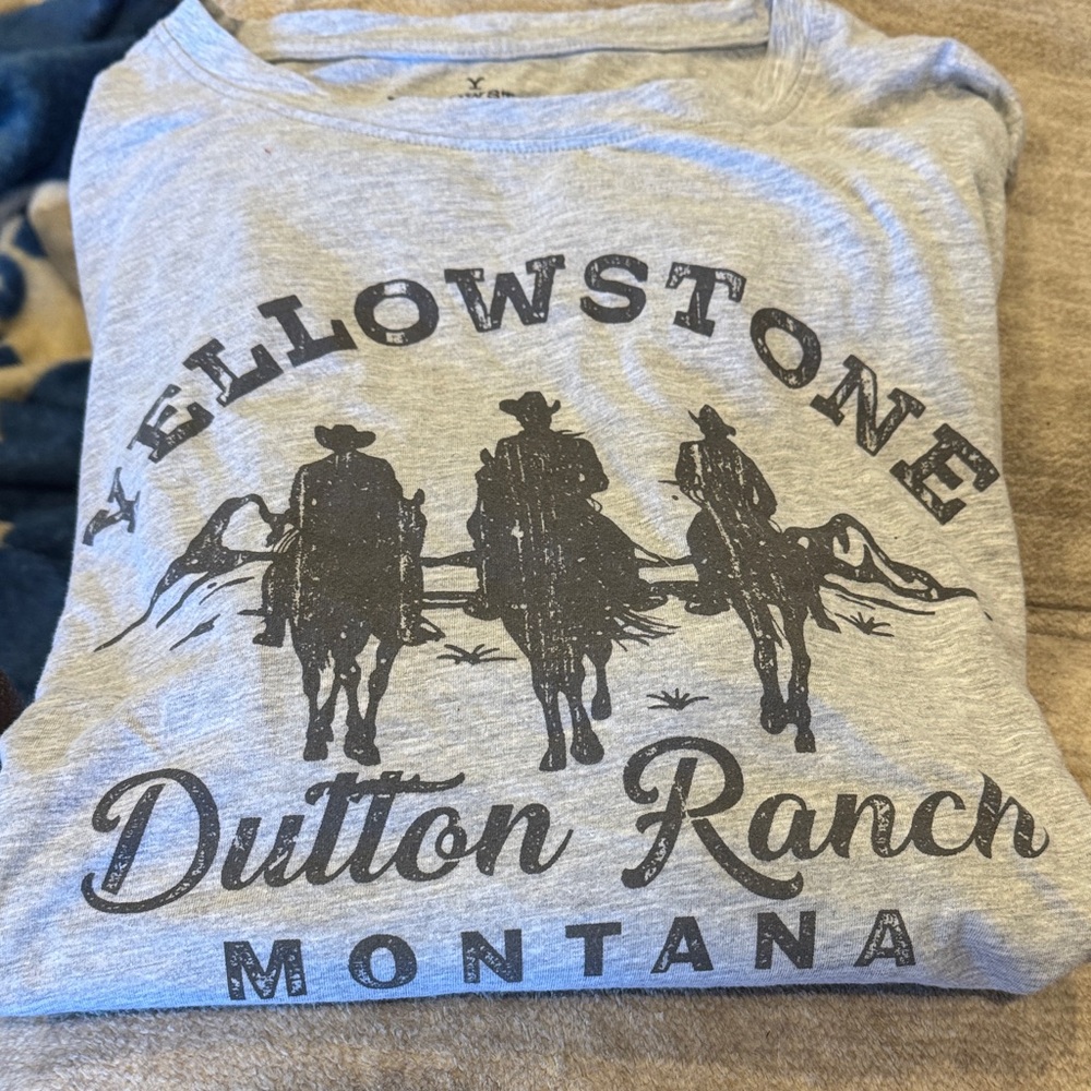 Gray Yellowstone Dutton Ranch Women's Short Sleeve Tee